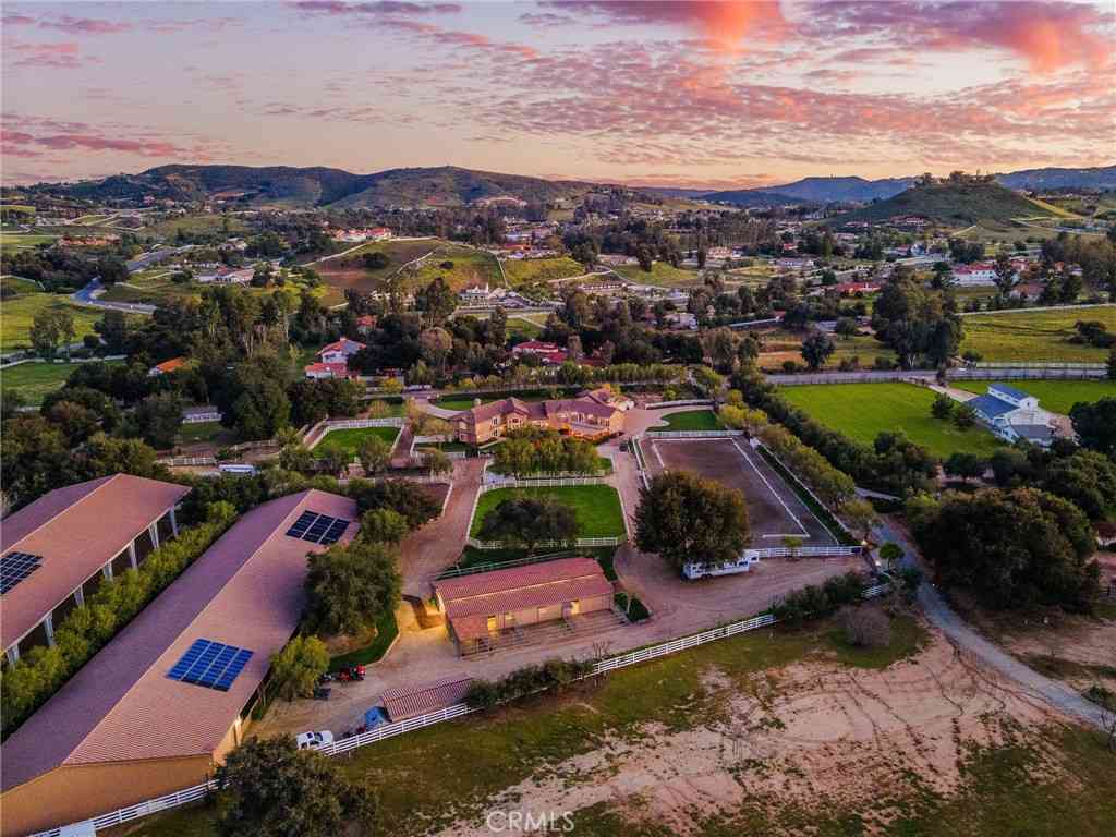 Homes For Sale - 20580 Avenida De Arboles<br/> Murrieta, CA 92562