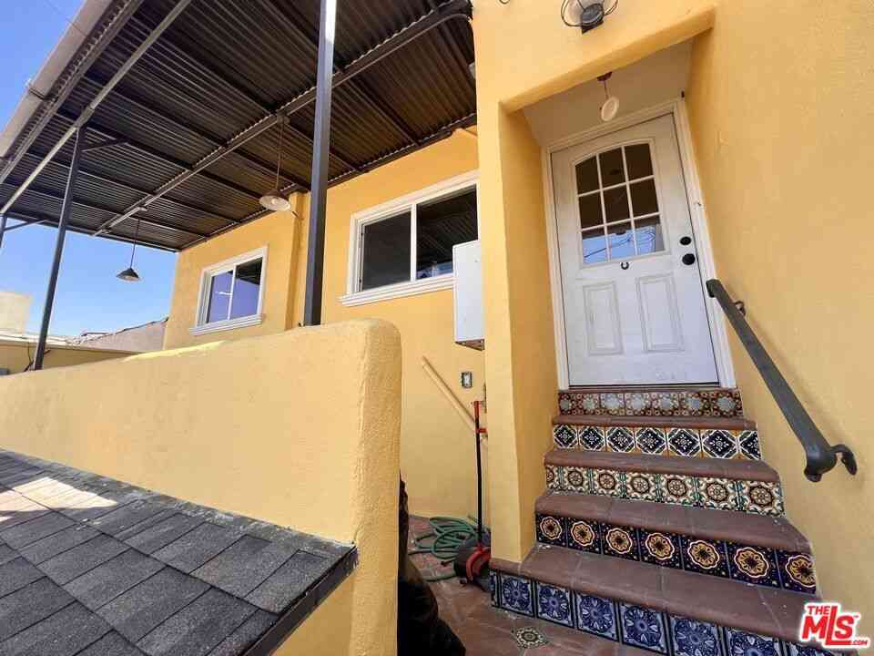 Condo For Rent - 2737 S Robertson Boulevard<br/> Los Angeles, CA 90034