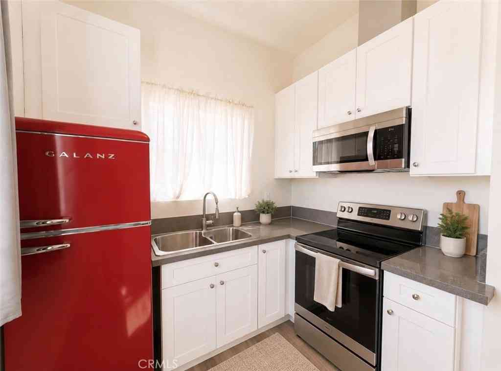 Homes For Rent - 209 1/2 N Serrano Avenue<br/> Los Angeles, CA 90004
