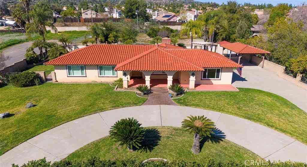 Homes For Sale - 15020 Larson<br/> Lake Elsinore, CA 92530