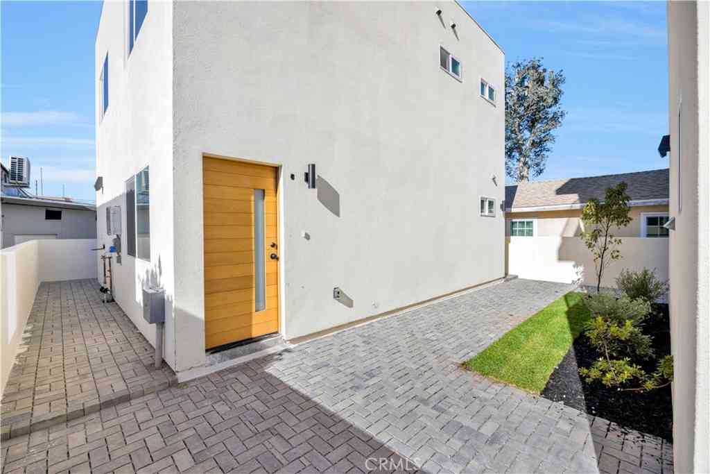 Multifamily For Rent - 10905 Dalerose #C<br/> Inglewood, CA 90304