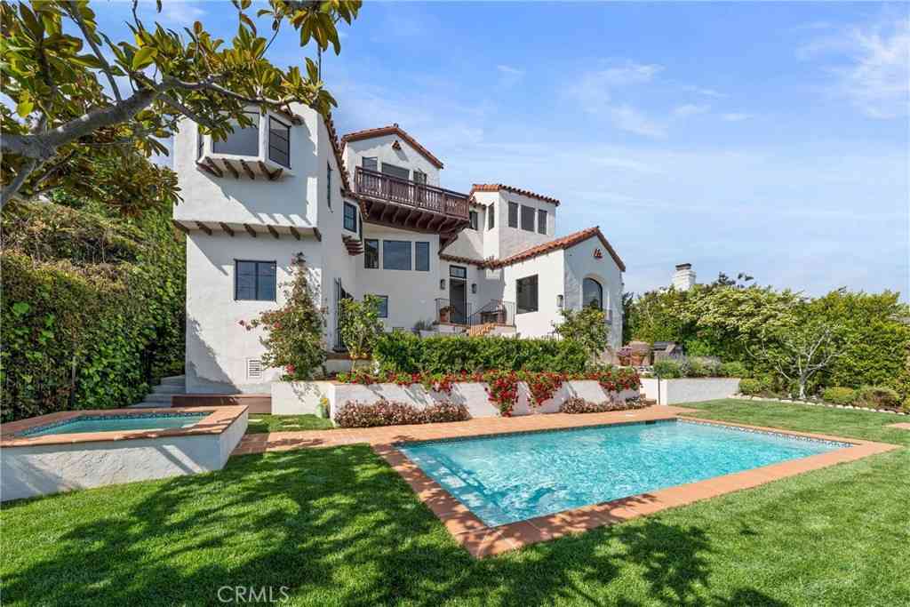 Homes For Sale - 250 High Drive<br/> Laguna Beach, CA 92651