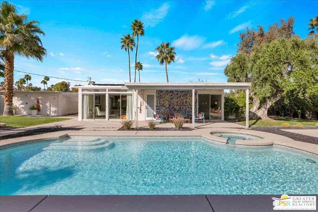 Homes For Sale - 439 E Racquet Club Road<br/> Palm Springs, CA 92262