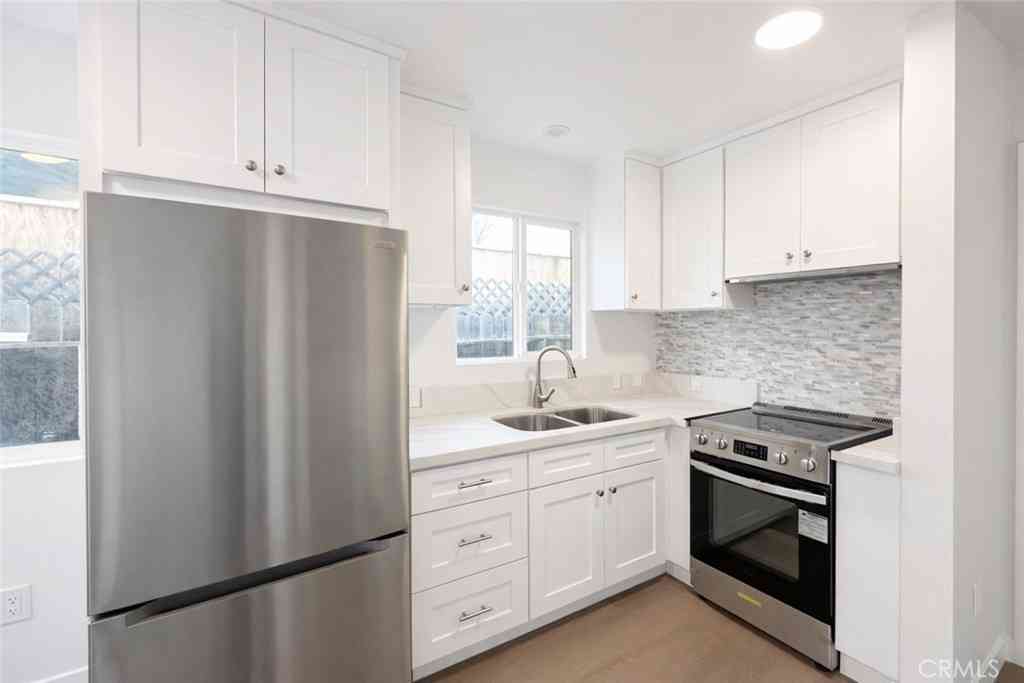 Multifamily For Rent - 6907 Noble<br/> Van Nuys, CA 91405