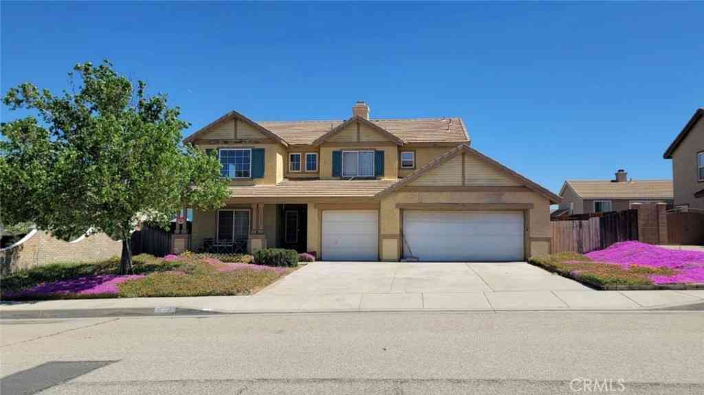 Homes For Sale - 36728 42nd Street E<br/> Palmdale, CA 93552