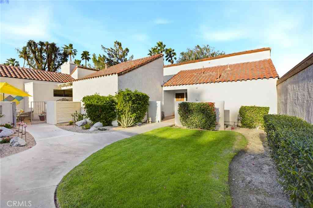 Homes For Sale - 450 Sunningdale<br/> Rancho Mirage, CA 92270