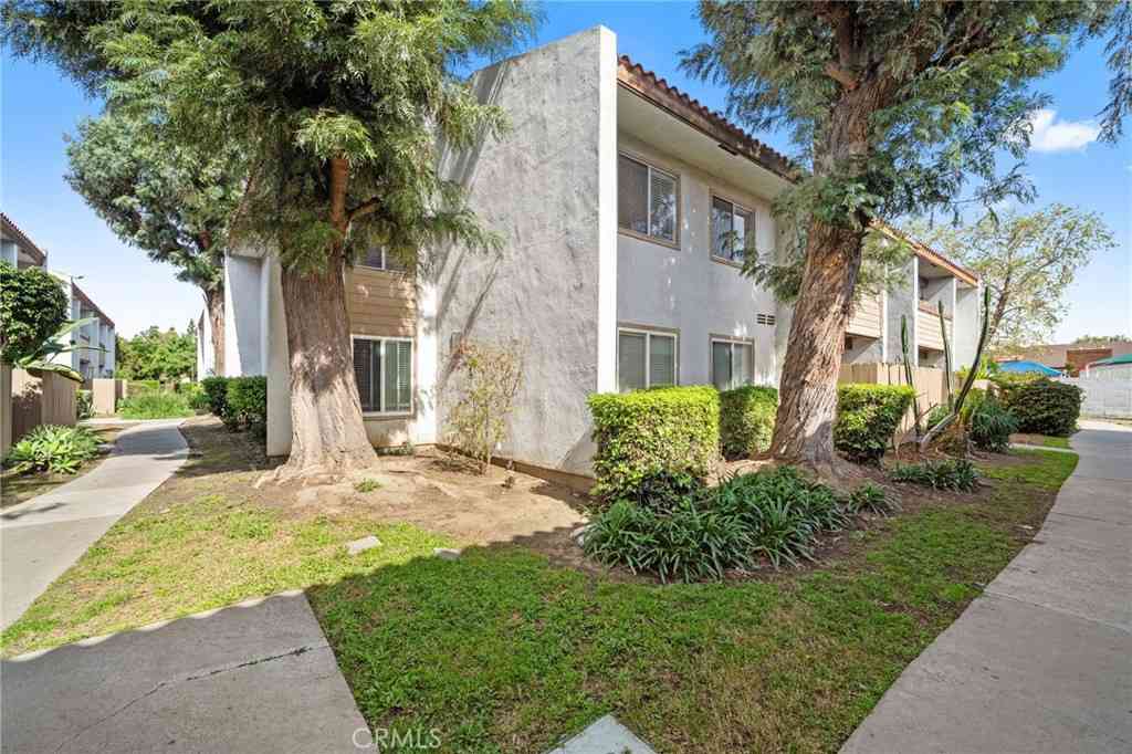 Condo For Sale - 2521 W Sunflower #G8<br/> Santa Ana, CA 92704
