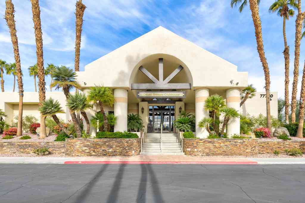 Condo For Sale - 77568 Calle Las Brisas N<br/> Palm Desert, CA 92211