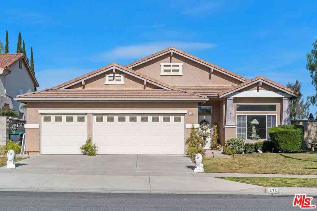 Homes For Sale - 435 Rembrandt Drive<br/> Corona, CA 92882