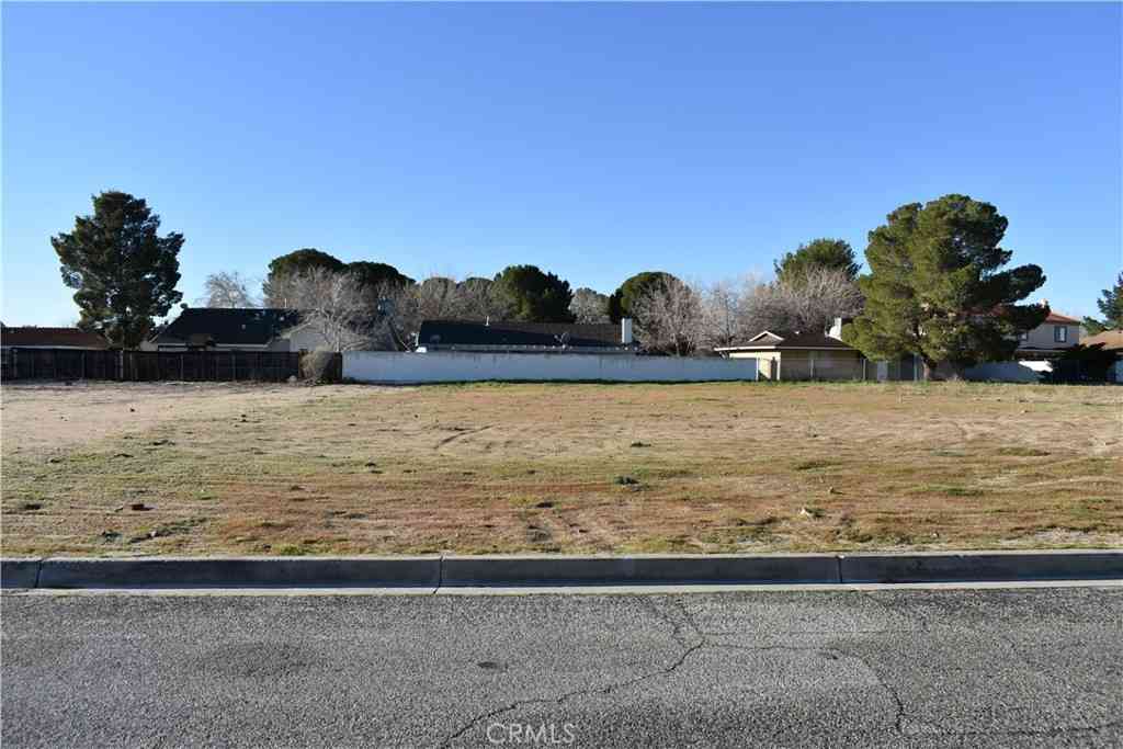 Vacant Land For Sale - 14817 Crofton Lane<br/> Helendale, CA 92342