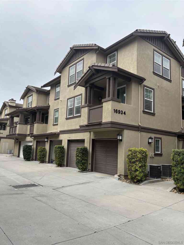 Townhouse For Sale - 16934 Laurel Hill Ln #154<br/> San Diego, CA 92127
