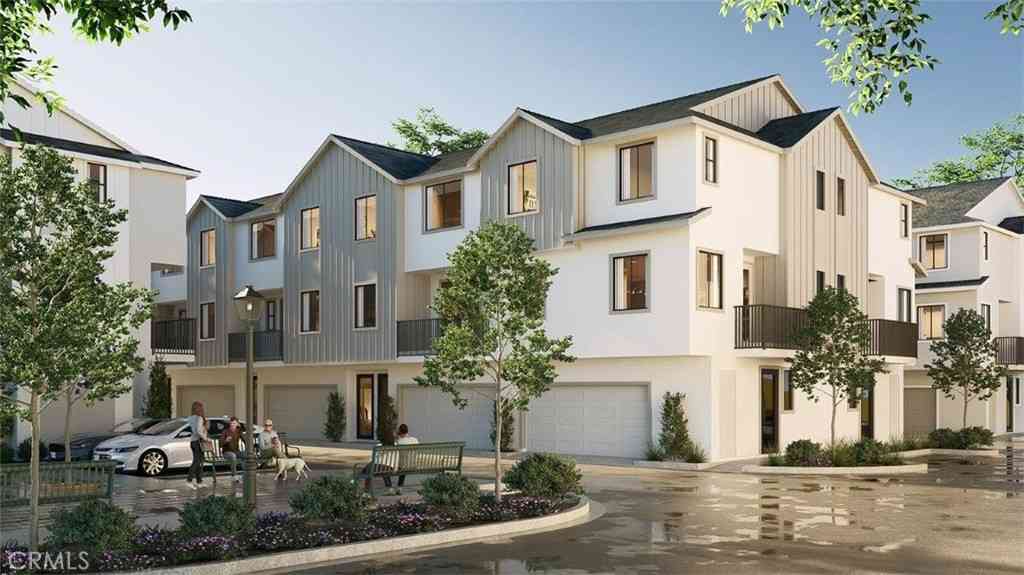 Condo For Sale - 369 Moonstone Glen<br/> Escondido, CA 92025