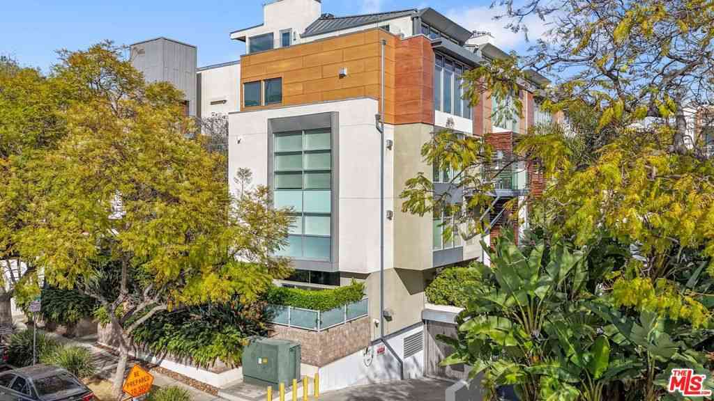 Condo For Rent - 1250 N Harper Avenue #302<br/> Los Angeles, CA 90046