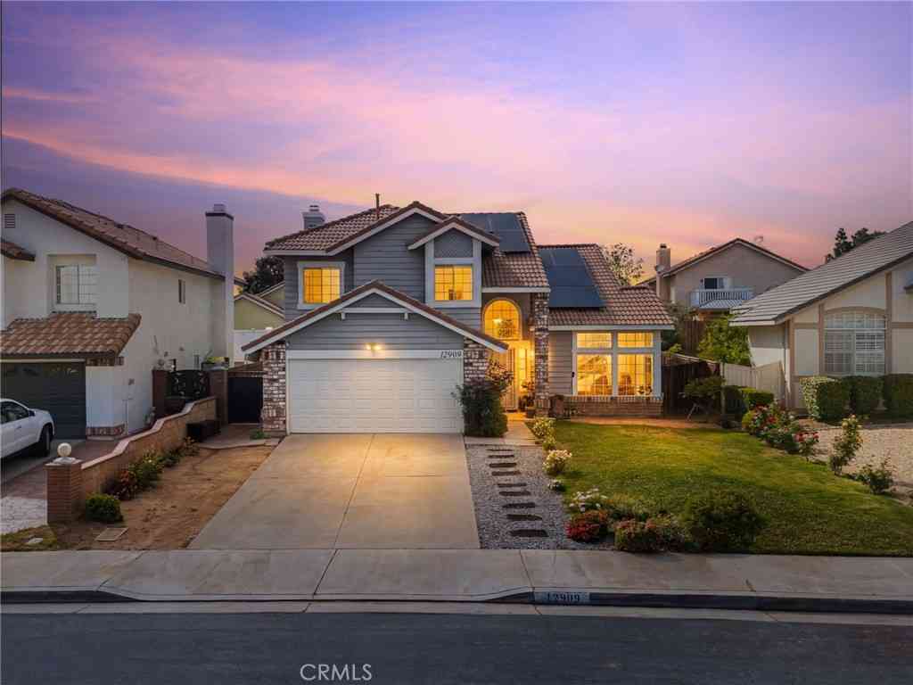 Homes For Sale - 12909 Fontainebleau Drive<br/> Moreno Valley, CA 92555