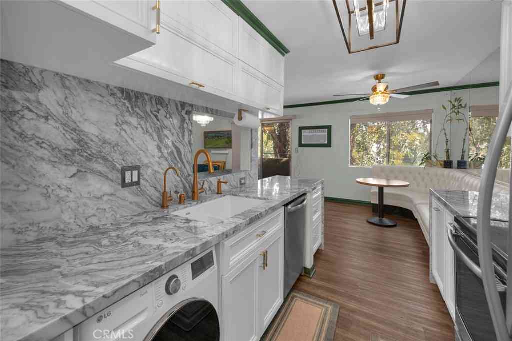 Condo For Sale - 1351 N Orange Drive #205<br/> Los Angeles, CA 90028