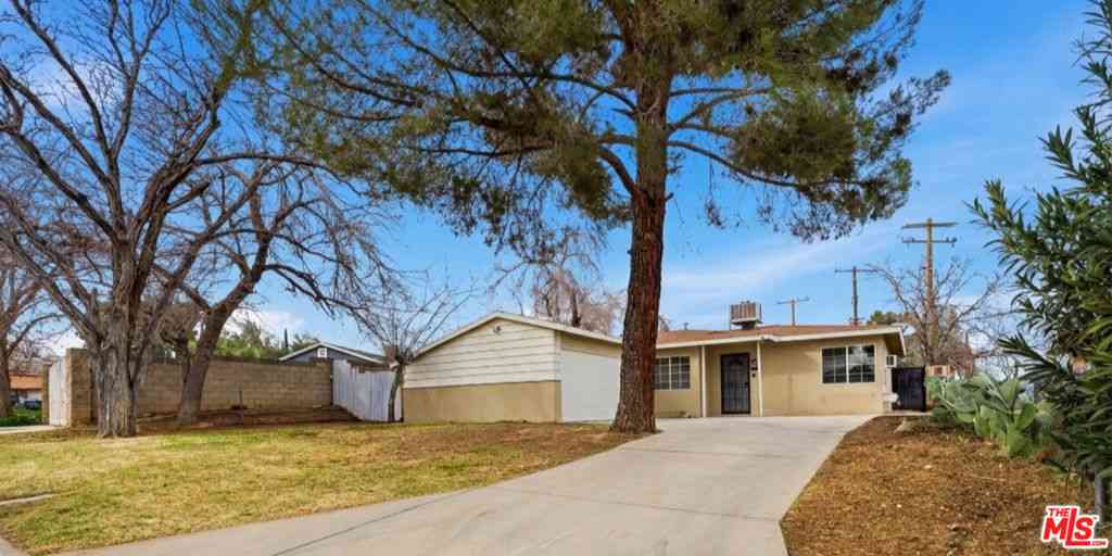 Homes For Sale - 321 E Avenue R11<br/> Palmdale, CA 93550