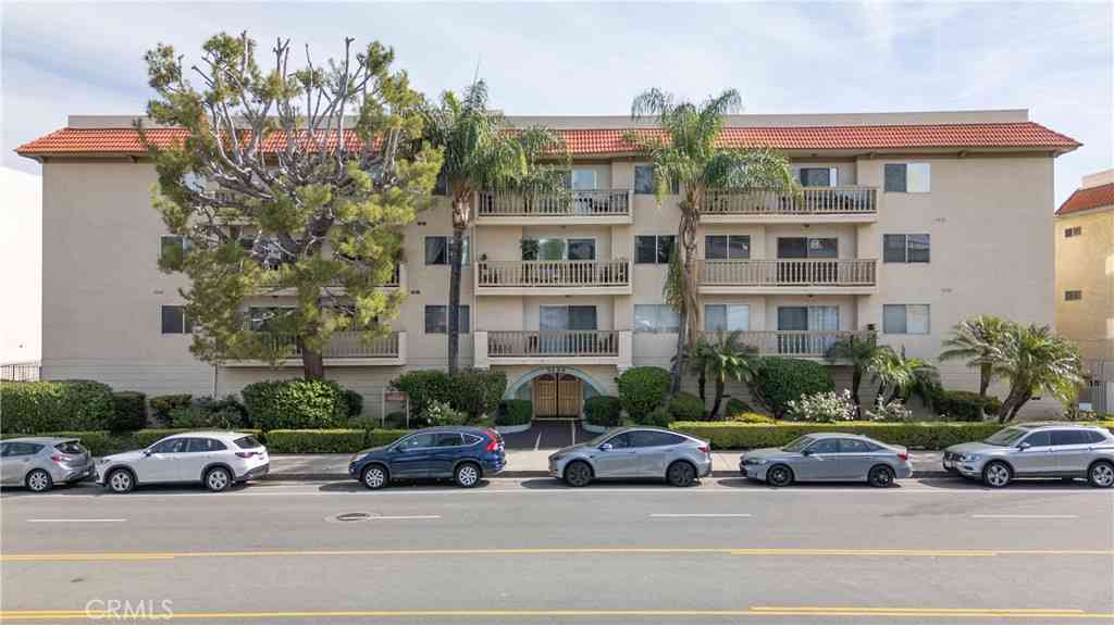 Condo For Sale - 5400 Lindley Avenue #221<br/> Encino, CA 91316