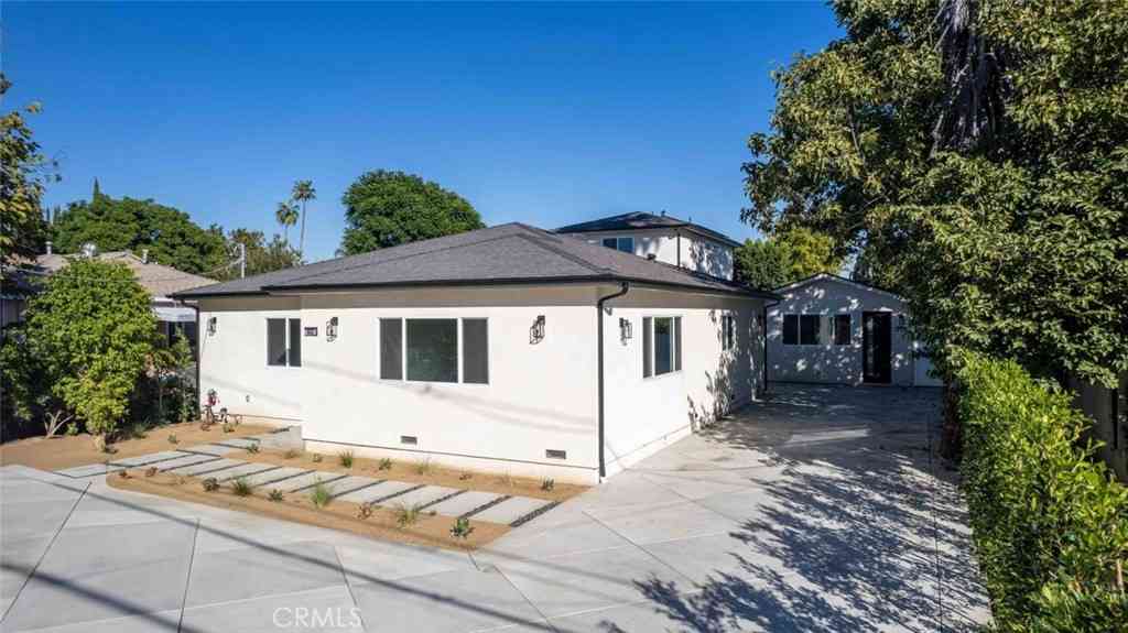 Multifamily For Sale - 6842 Cedros Avenue<br/> Van Nuys, CA 91405