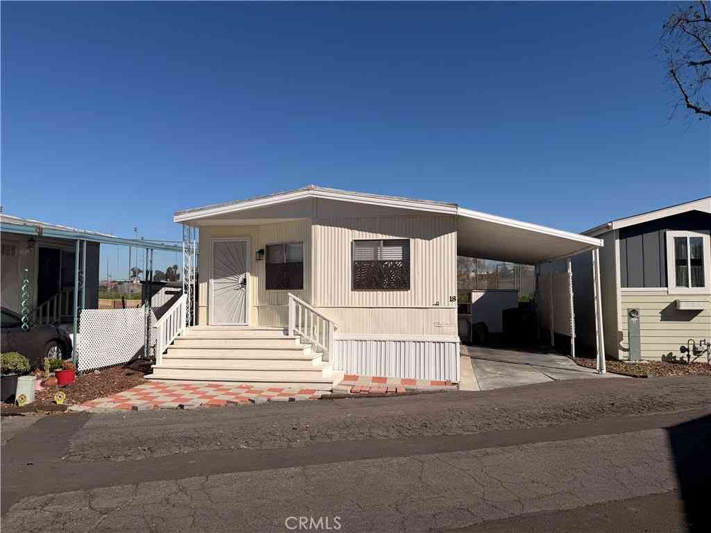 Mobile Home For Sale - 17261 Gothard #18<br/> Huntington Beach, CA 92647