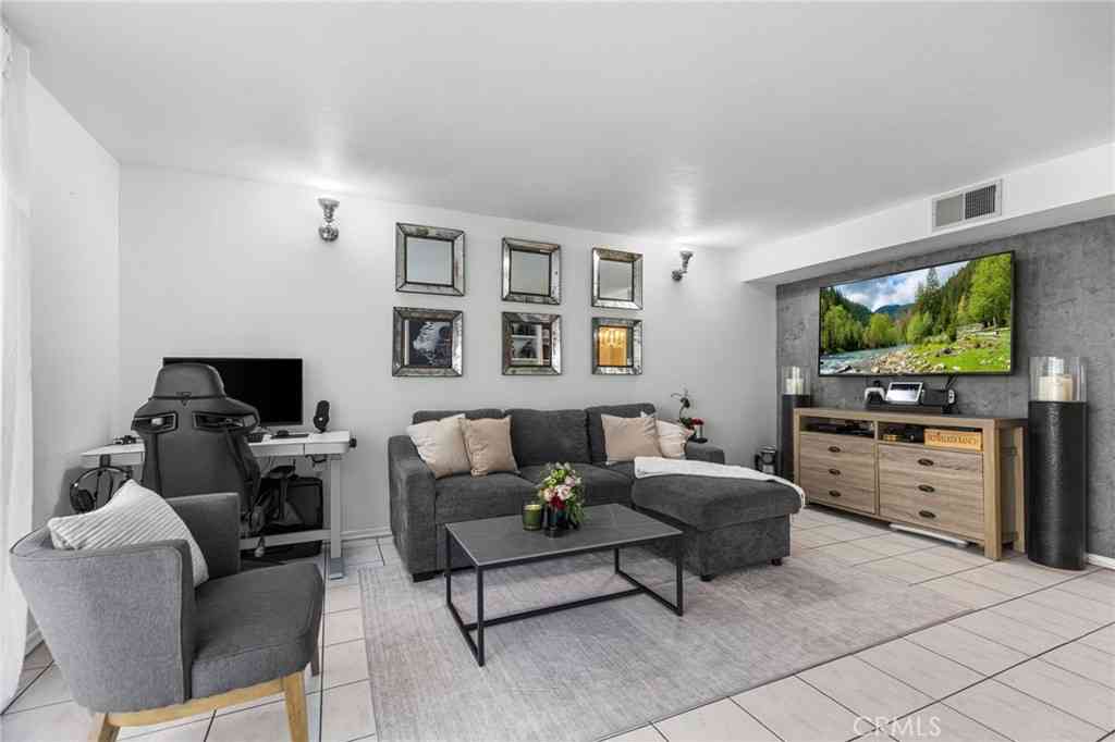 Townhouse For Sale - 1105 N Dresden #52<br/> Anaheim, CA 92801