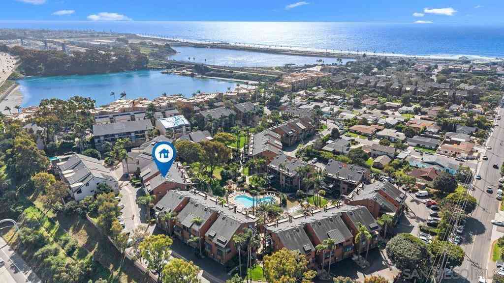 Condo For Sale - 4011 Layang Layang Cir #F<br/> Carlsbad, CA 92008