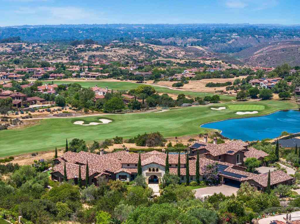 Homes For Sale - 8287 Run Of The Knolls<br/> San Diego, CA 92127