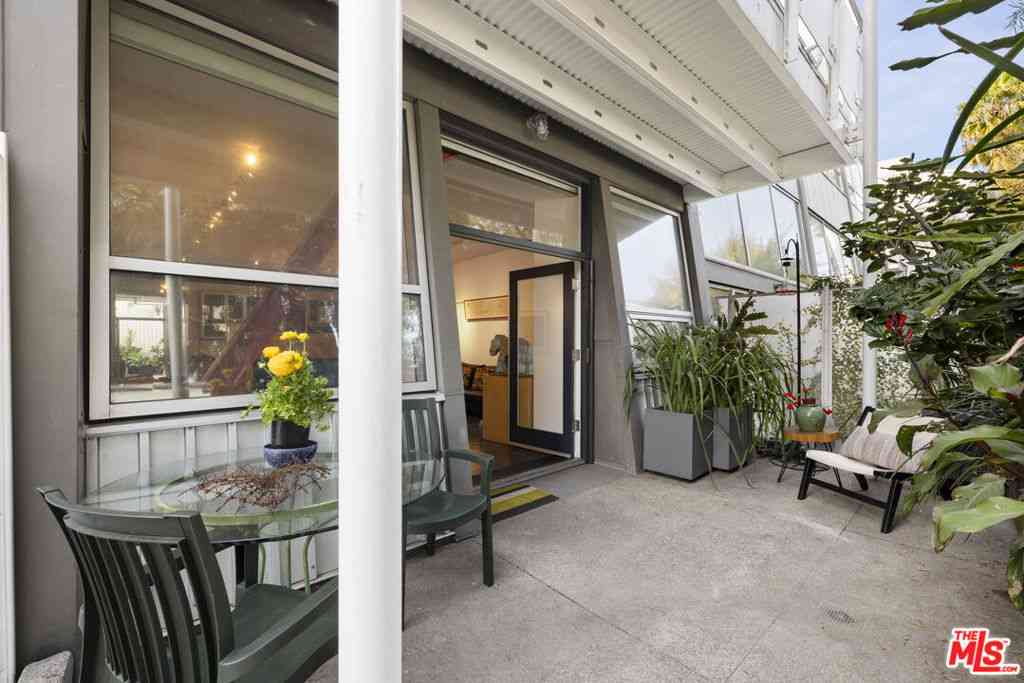 Condo For Sale - 615 Hampton Drive #B104<br/> Venice, CA 90291