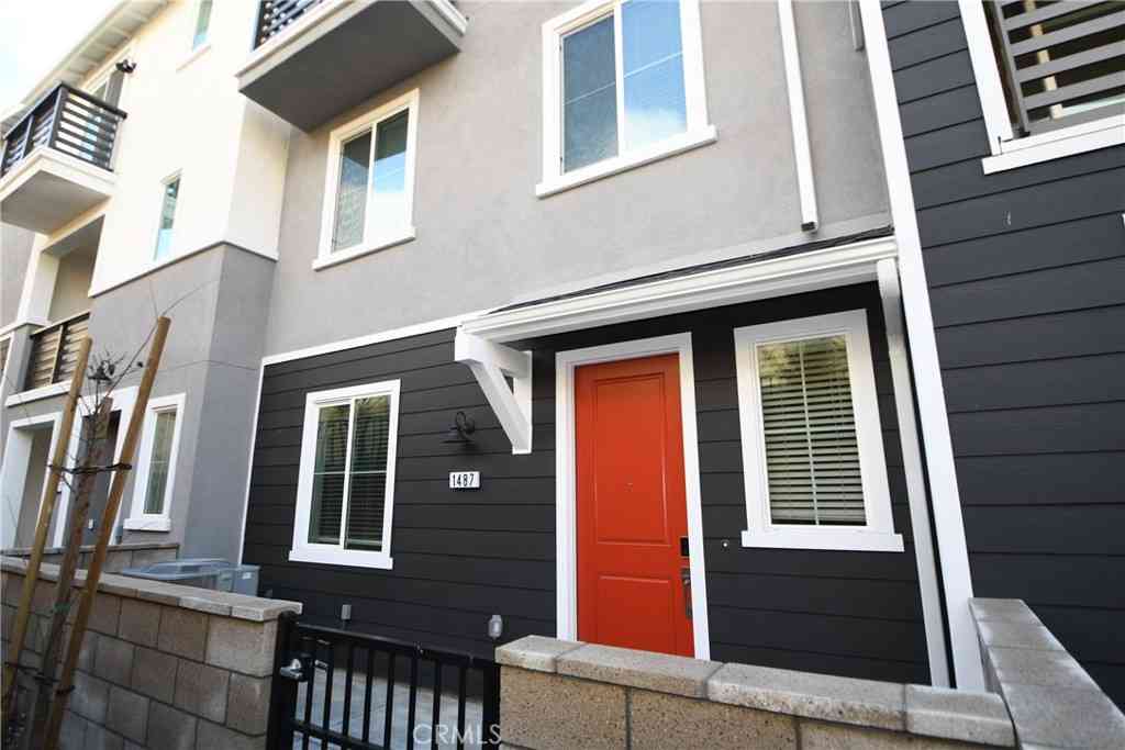 Townhouse For Rent - 1487 Skyline Lane<br/> San Pedro, CA 90732