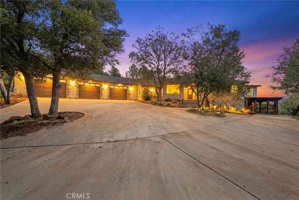 Homes For Sale - 4251 Highway 79<br/> Julian, CA 92036