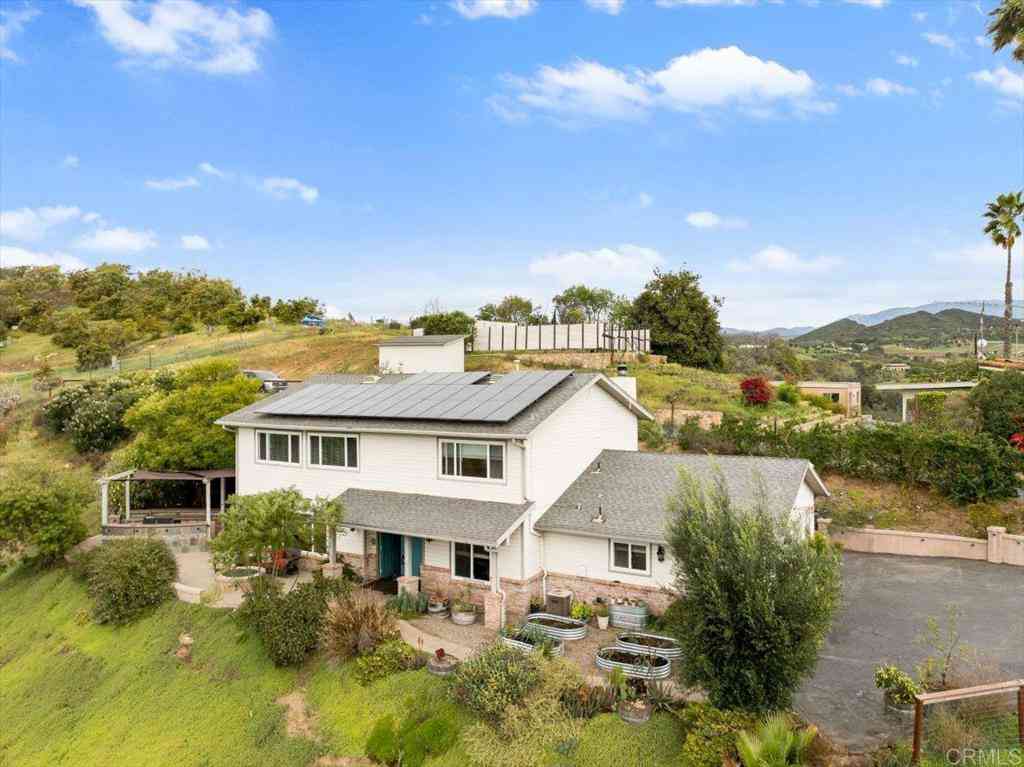 Homes For Sale - 32460 Lilac Road<br/> Valley Center, CA 92082
