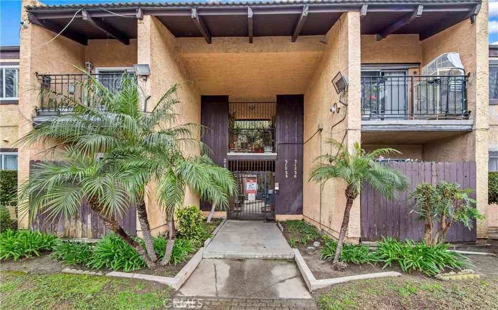 Condo For Sale - 21522 Belshire #12<br/> Hawaiian Gardens, CA 90716