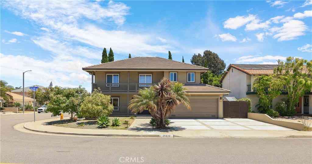 Homes For Sale - 21822 Seacrest Ln<br/> Huntington Beach, CA 92646