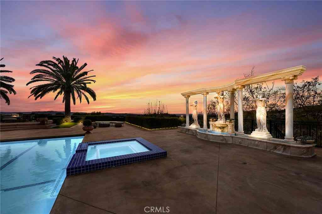 Homes For Sale - 3991 Hollow Ridge Ct<br/> Yorba Linda, CA 92887