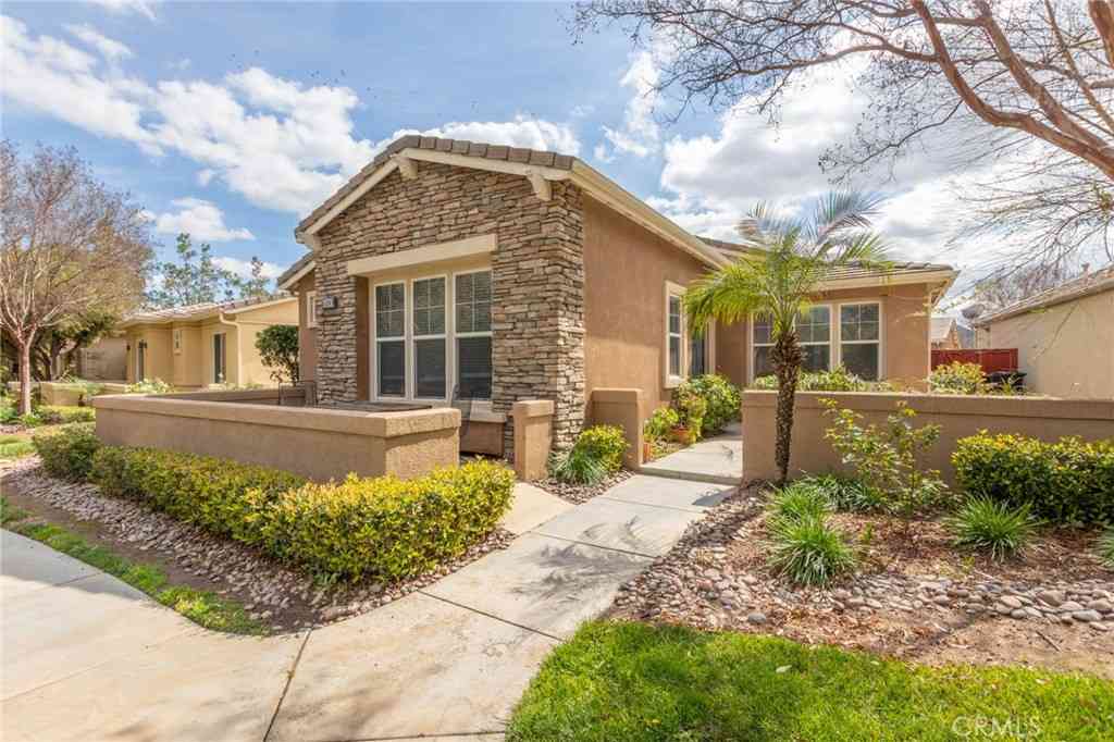 Homes For Sale - 8180 Pavin<br/> Hemet, CA 92545