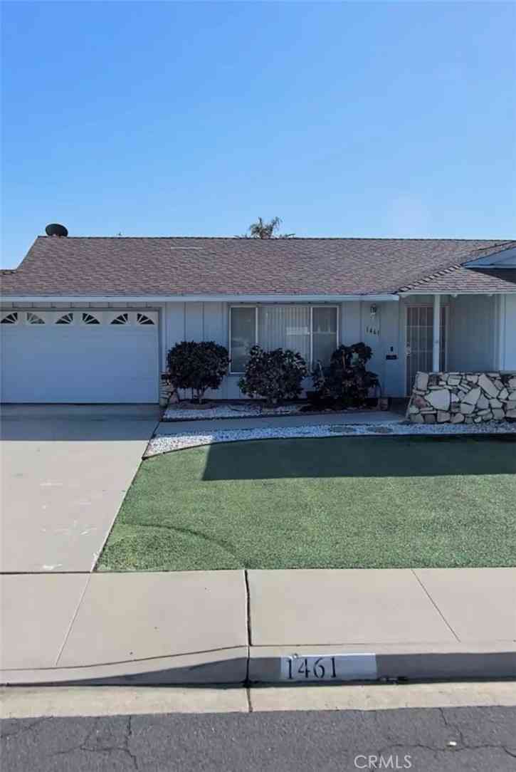Homes For Sale - 1461 Amberwood<br/> Hemet, CA 92543