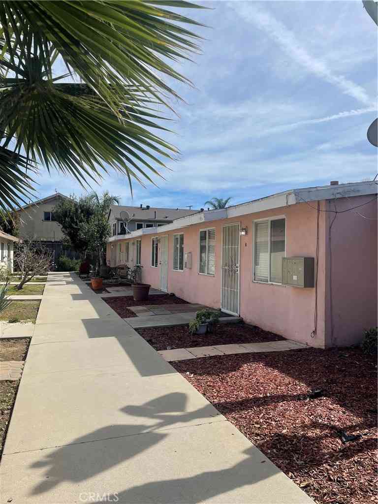 Apartment For Rent - 528 Cherry #B<br/> Long Beach, CA 90802