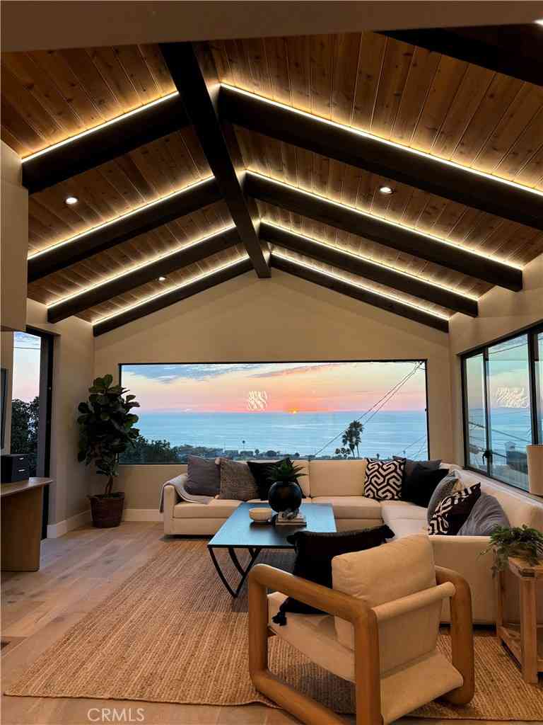 Homes For Sale - 411 Via Mesa Grande<br/> Redondo Beach, CA 90277