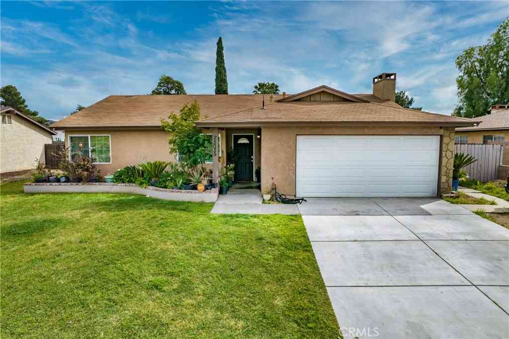 Homes For Sale - 25035 Brodiaea Avenue<br/> Moreno Valley, CA 92553