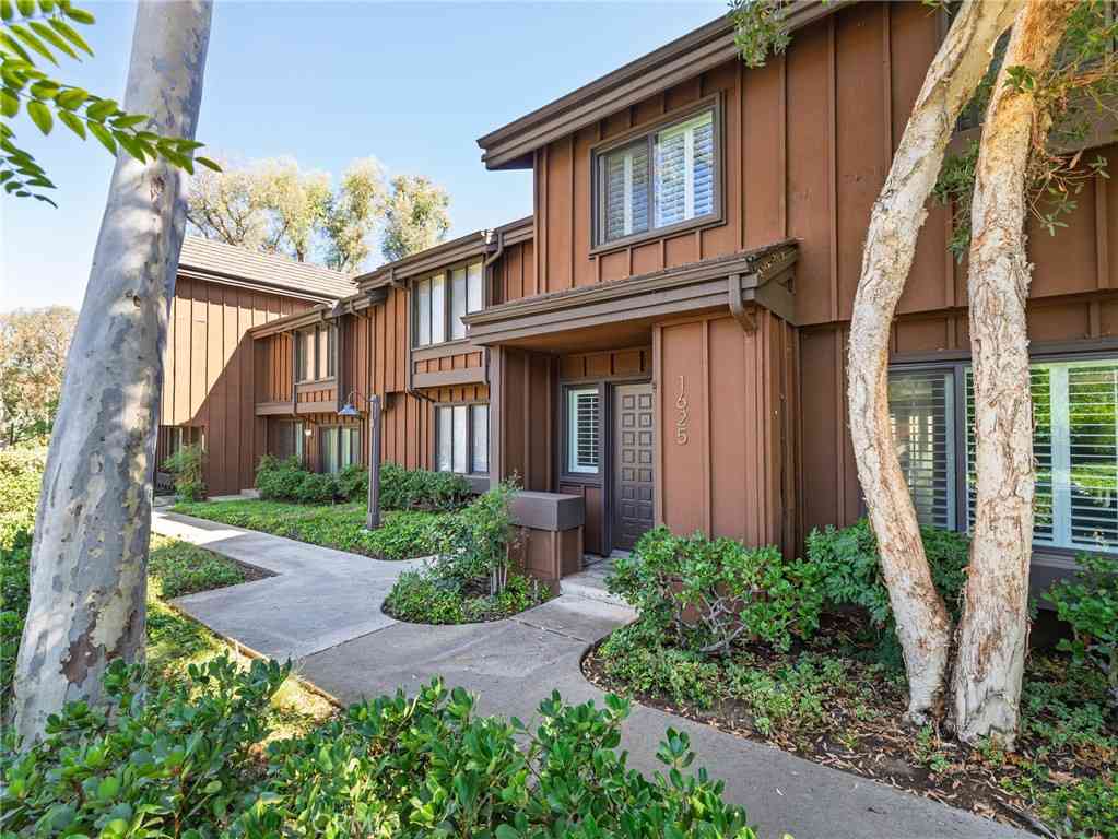 Townhouse For Sale - 1625 Stonewood Court<br/> San Pedro, CA 90732