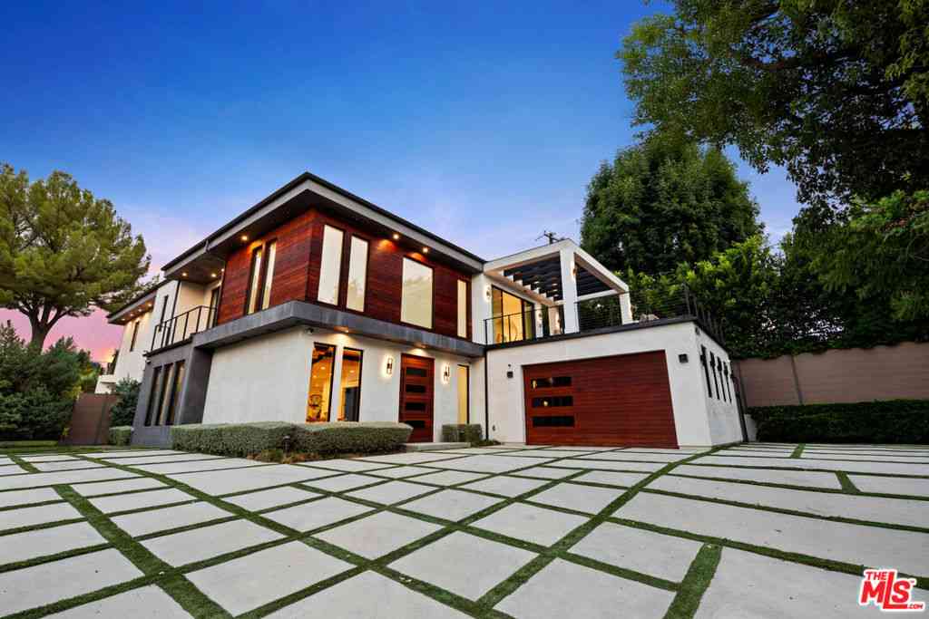 Homes For Sale - 4854 Alonzo Avenue<br/> Encino, CA 91316