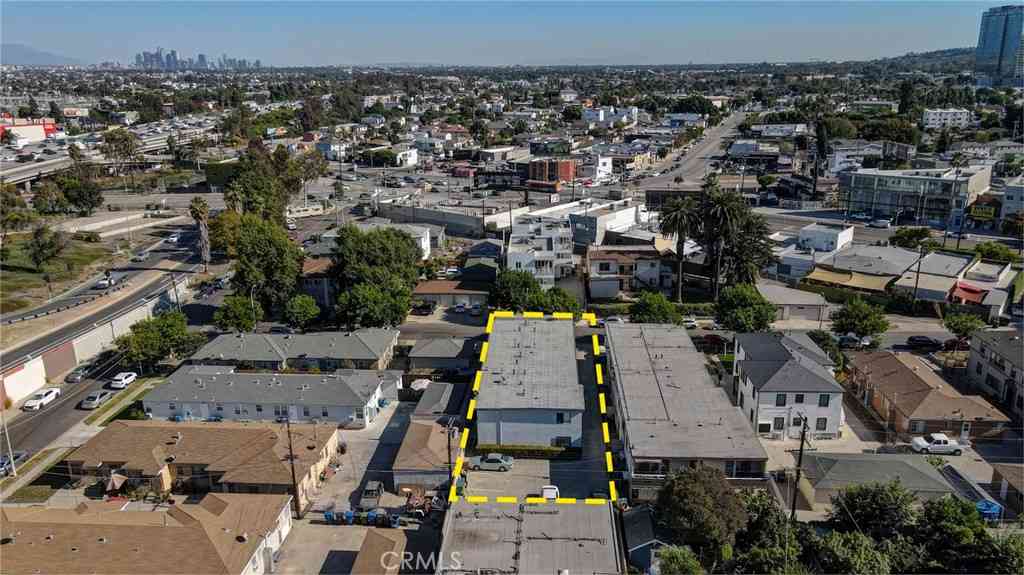 Homes For Sale - 2615 Chariton Street<br/> Los Angeles, CA 90034