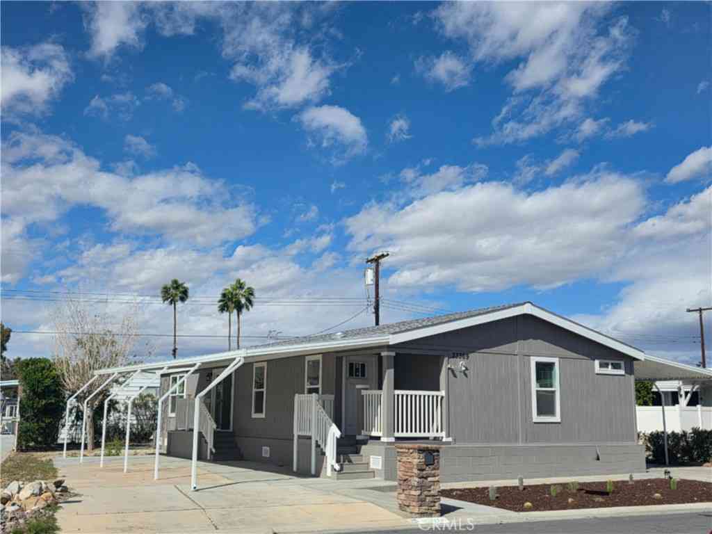 Homes For Sale - 33369 Laura Drive<br/> Thousand Palms, CA 92276