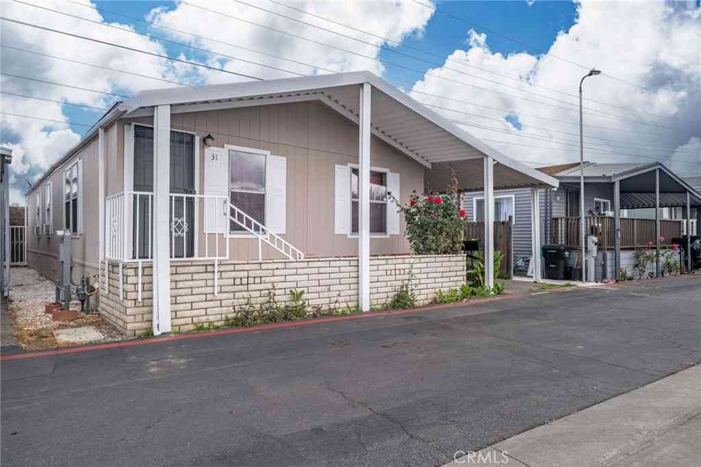 Mobile Home For Sale - 16600 Downey #31<br/> Paramount, CA 90723