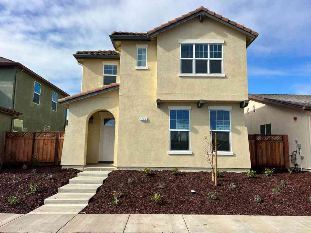 Homes For Sale - 755 Aurora Way<br/> King City, CA 93930