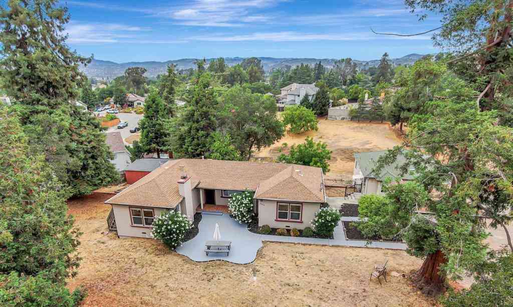 Homes For Sale - 2468 Hidden Lane<br/> Hayward, CA 94541