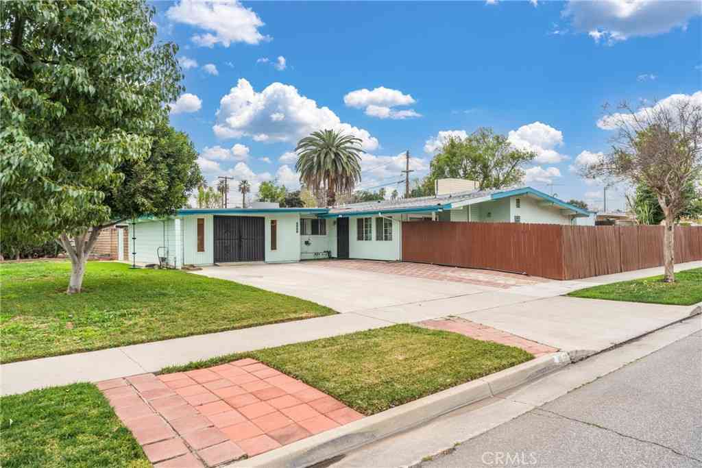 Homes For Sale - 3866 Gates Place<br/> Riverside, CA 92504