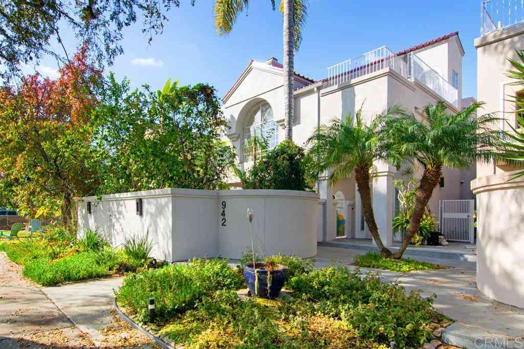 Townhouse For Rent - 942 D Avenue #A<br/> Coronado, CA 92118