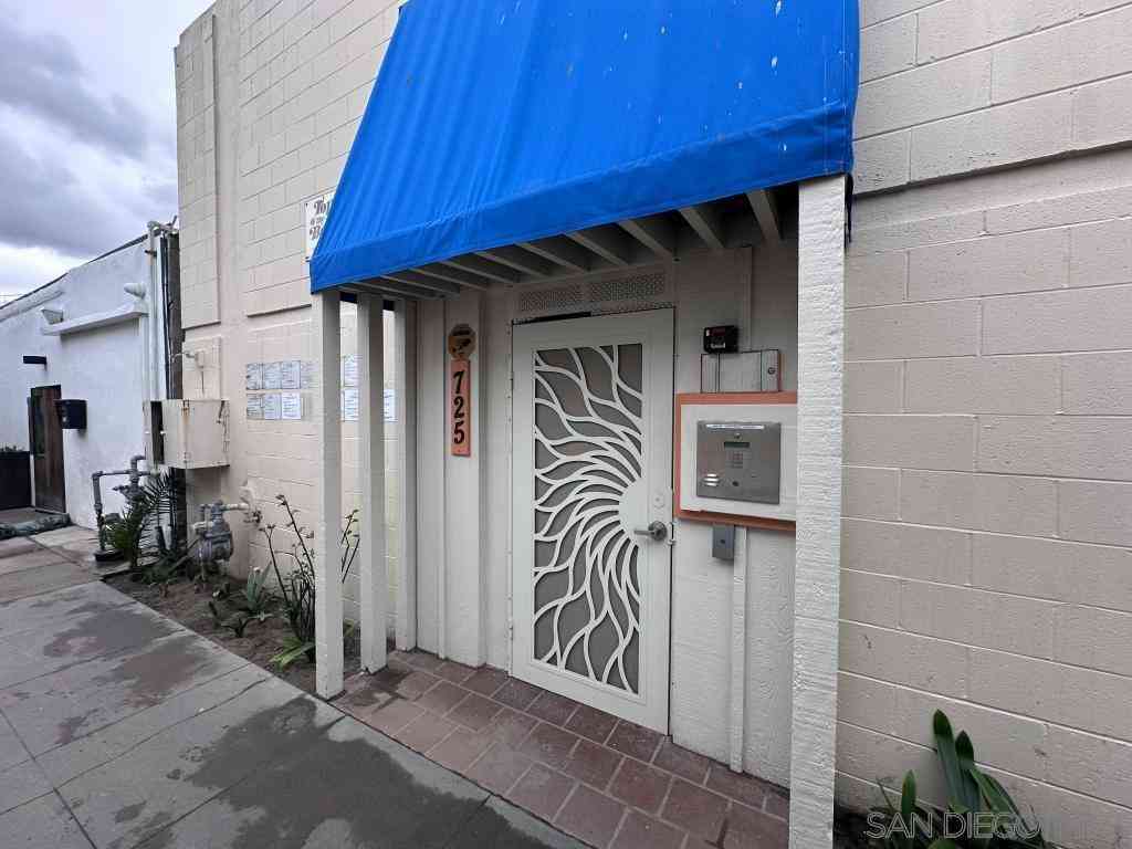Condo For Sale - 725 Redondo Ct #22<br/> San Diego, CA 92109