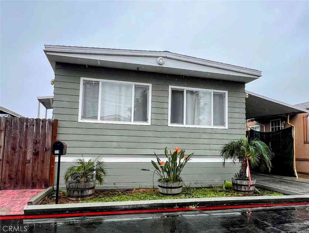 Mobile Home For Sale - 16600 Orange Avenue #124<br/> Paramount, CA 90723