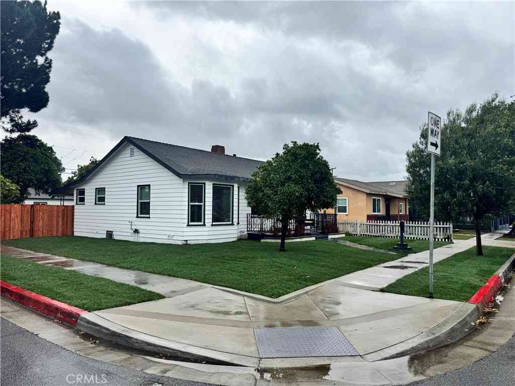 Homes For Sale - 6556 San Vincente<br/> Paramount, CA 90723